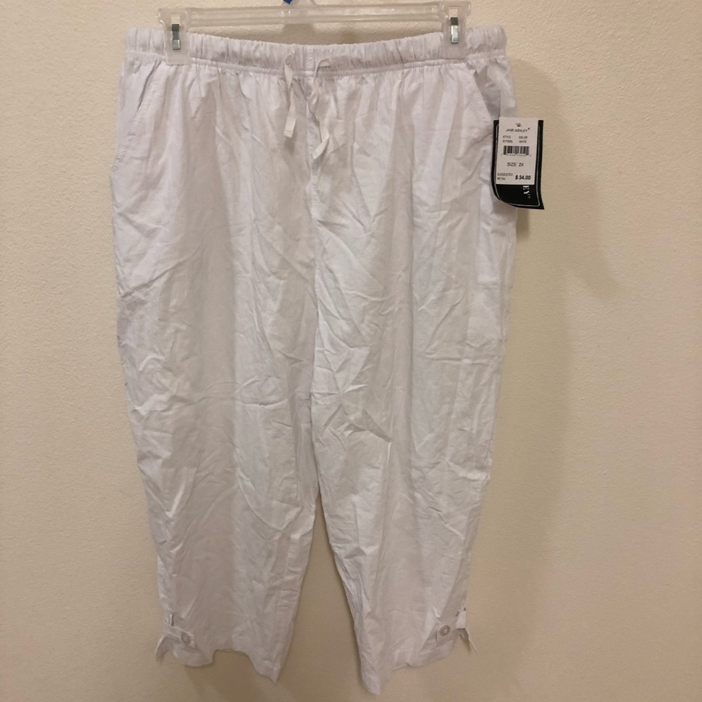 White linen like capri pants 2X